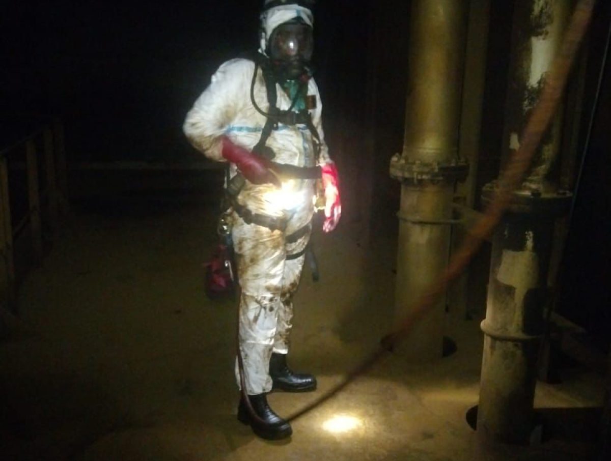 Onshore and offshore tank cleaning